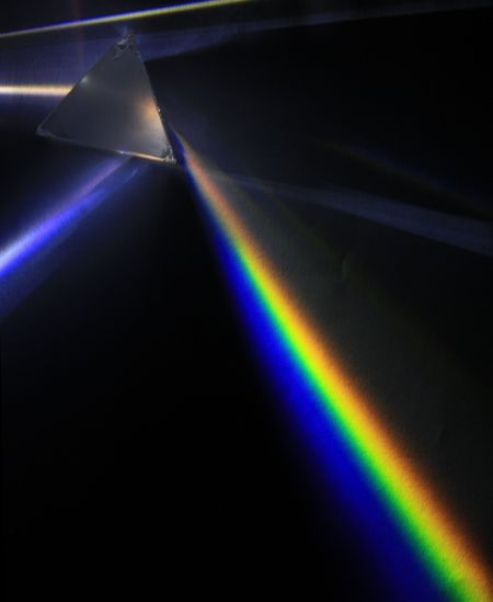 Light_dispersion_of_a_mercury-vapor_lamp_with_a_flint_glass_prism_IPNr°0125.jpg